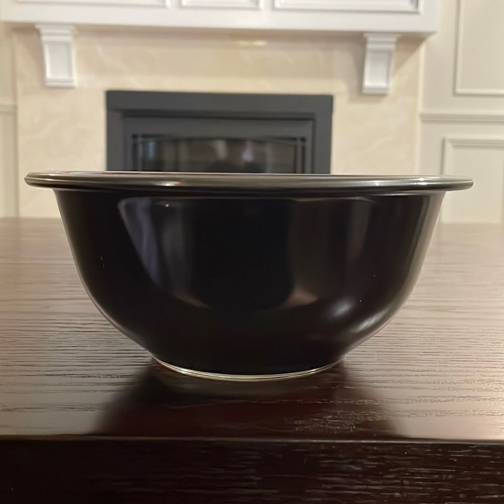 Modern Black Pyrex Bowl 322 3” Tall 7” Diameter in Excellent Used Condition w …